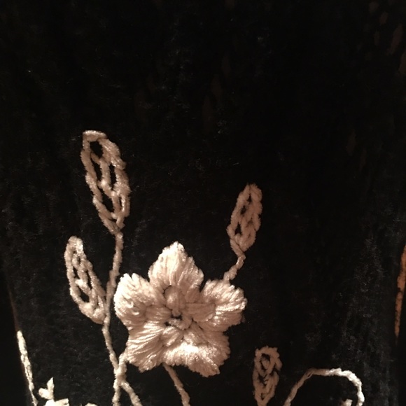 Statement Curio Long Sweater Coat/Floral Detail - Picture 5 of 8